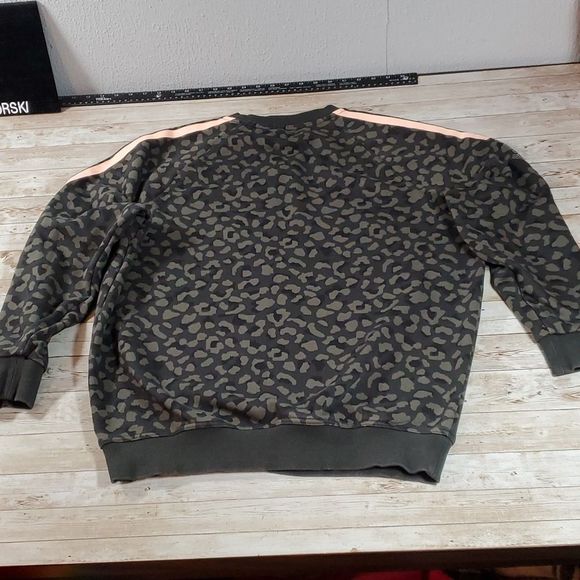 Sarah’s Day x White Fox Boutique | SDX WFA Crewneck Team Camo Sweatshirt S - Picture 9 of 14